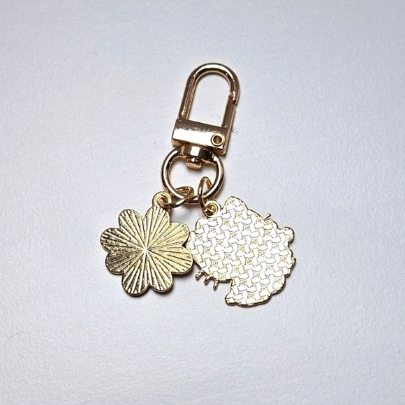 Winking Hello Kitty Keychain - Picture 5 of 6